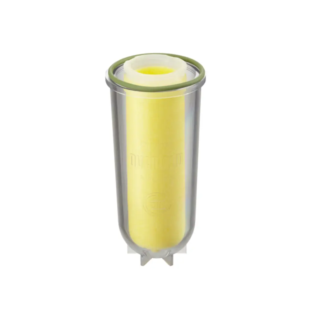 Filtertasse von Oventrop mit gelbem Filtereinsatz aus Sinterkunststoff. Der O-Ring ist sichtbar, die Tasse hat eine transparent graue Umhüllung.